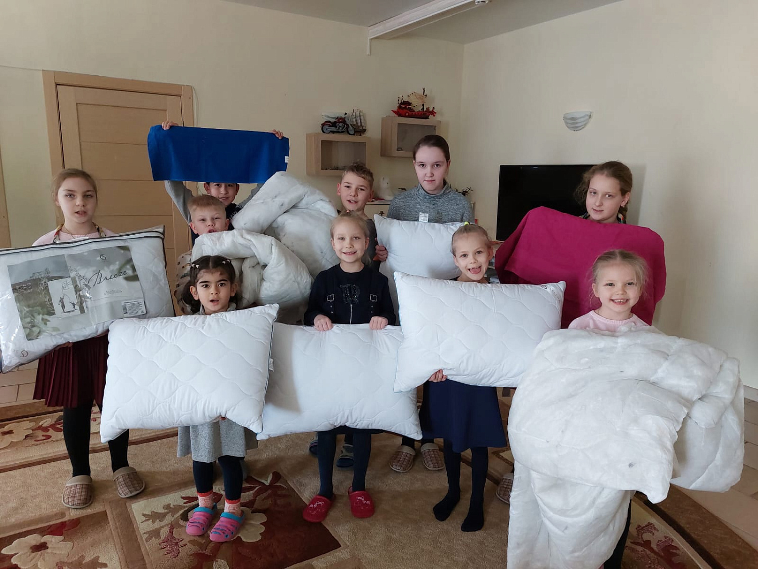 Чужих детей не бывает. С Днём защиты детей!